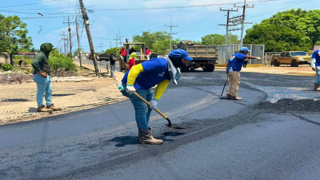 Plan Estadal de Asfaltado inicia en Valmore Rodríguez