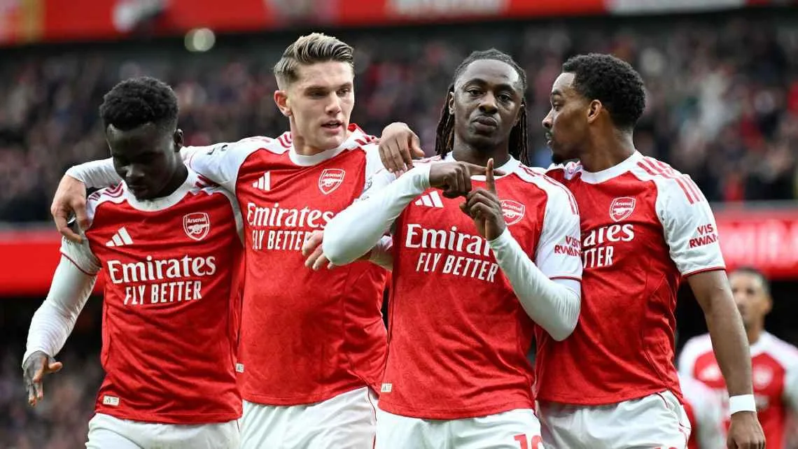 Deportes.- El Arsenal se consagró campeón de la Premier League en la temporada 2025-2026, culminando una sequía de 22 años sin el prestigioso trofeo inglés.