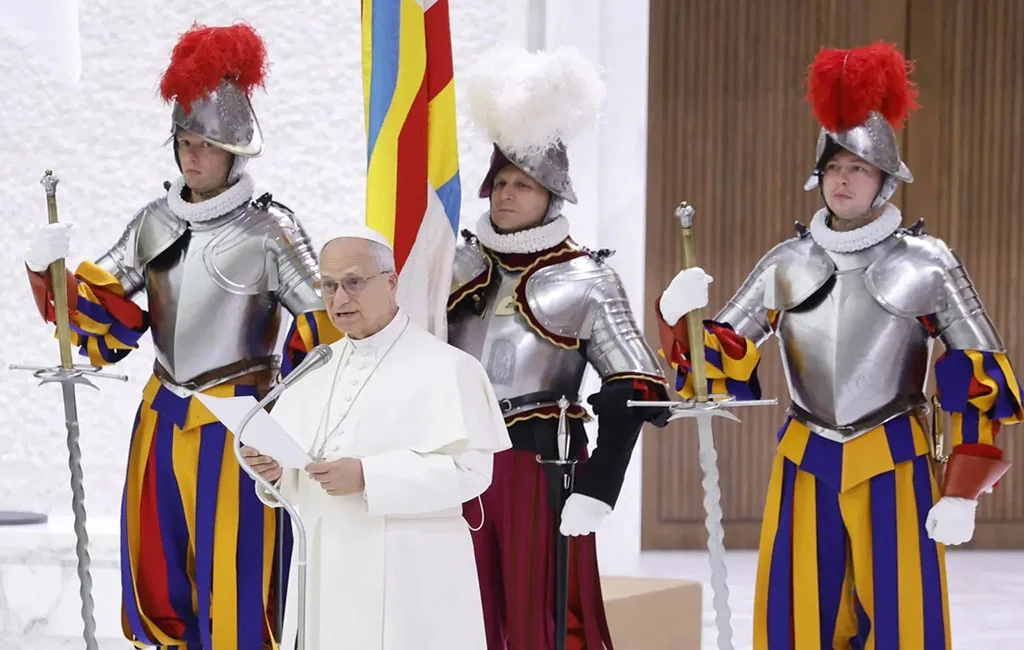 Nuevos soldados de la Guardia Suiza juran fidelidad al papa León XIV