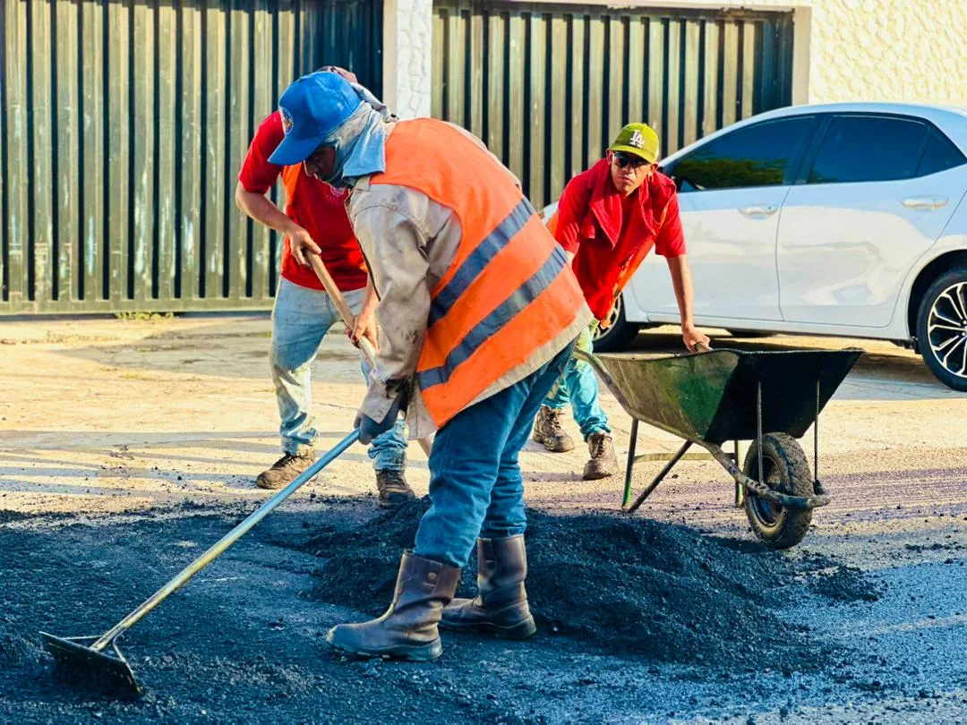 Plan Estadal de Asfaltado en la avenida Universidad de Maracaibo