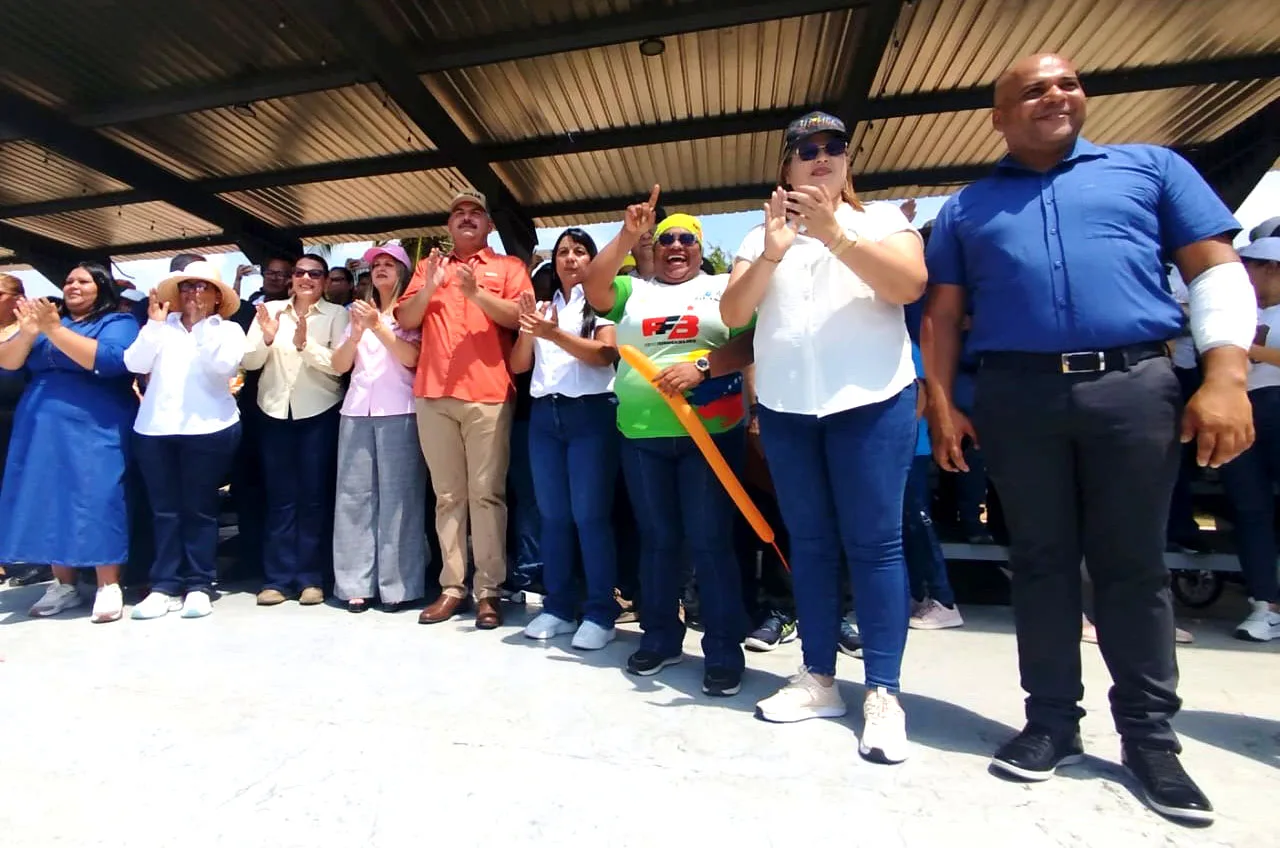 Entrega masiva de insumos educativos