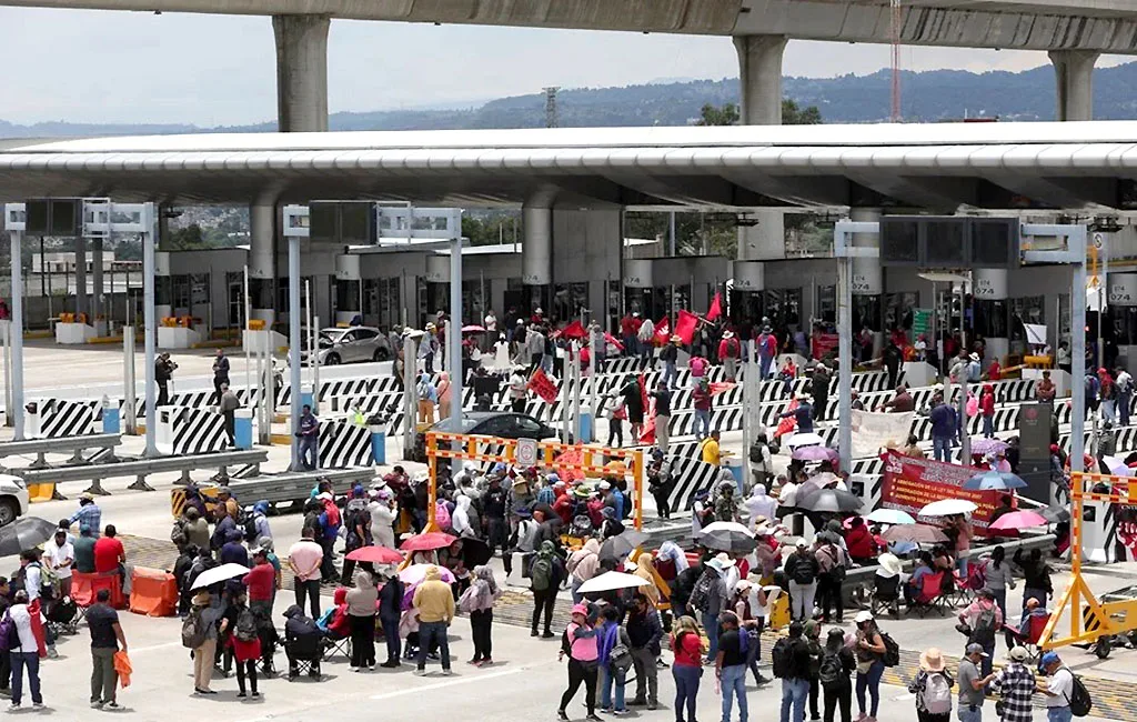 Docentes mexicanos  protesta