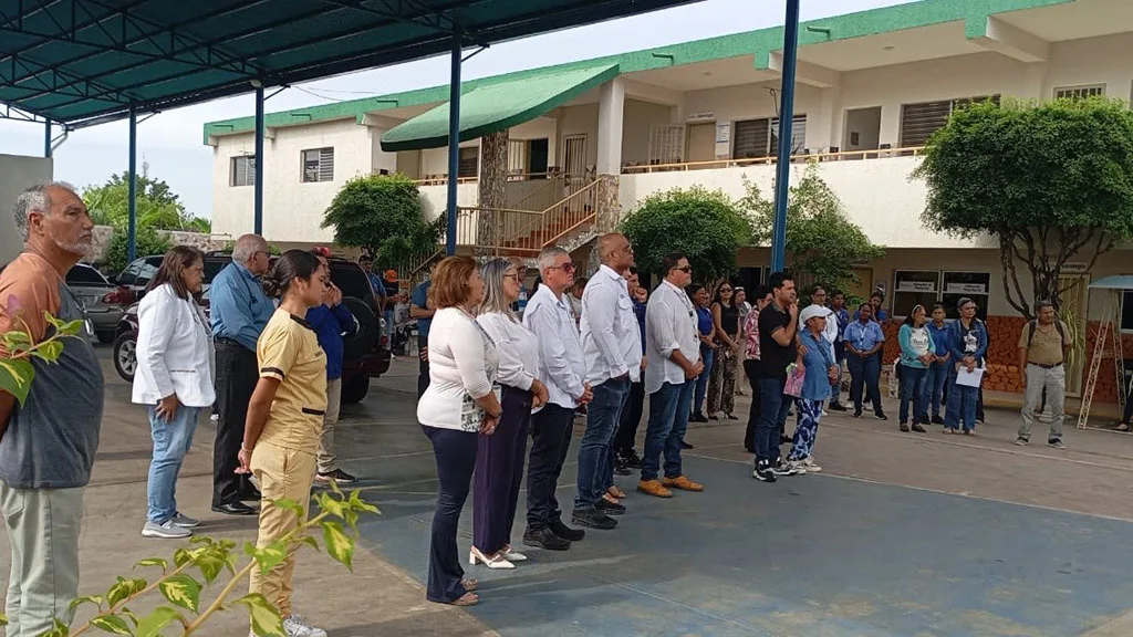El evento, que tuvo lugar en la cancha de la institución, fue convocado bajo la premisa de que "en el corazón de la fundación, cada vida cuenta y cada ausencia se honra", sirviendo como un bálsamo de unión colectiva ante la tragedia.