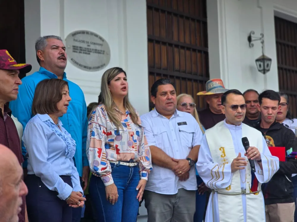 Luis Caldera entrega seis ambulancias