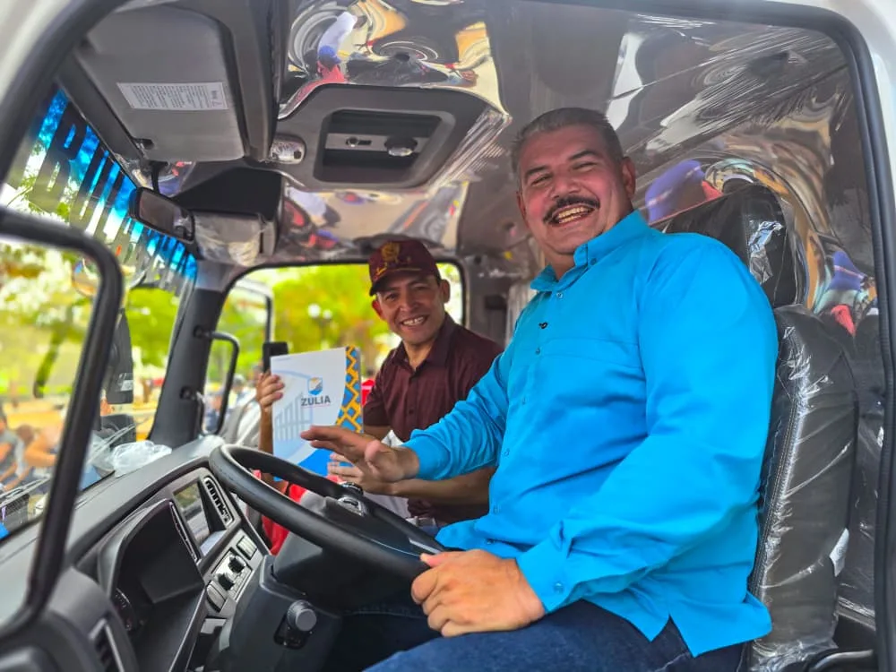Luis Caldera entrega seis ambulancias más para un total de 45 9