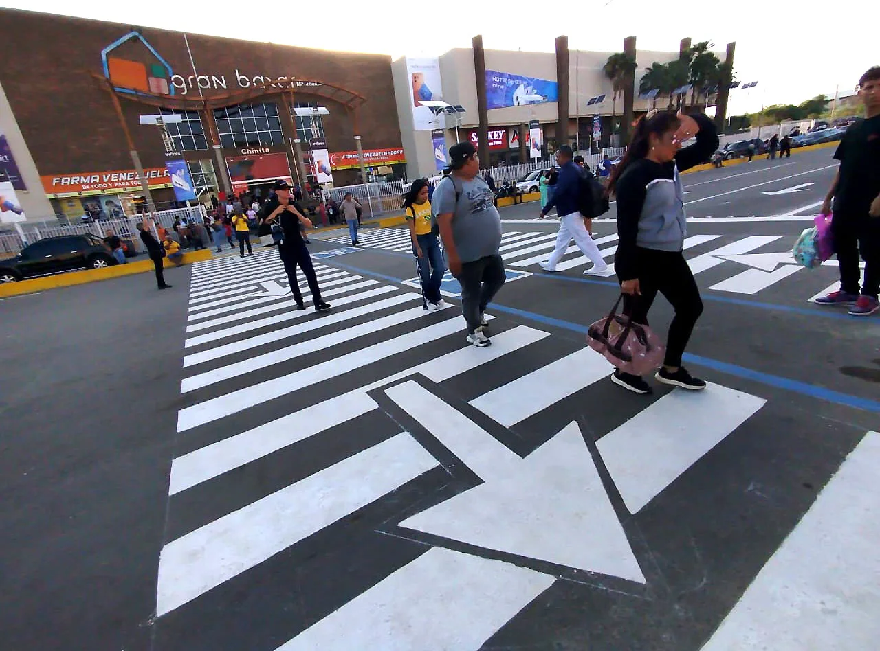 Paso peatonal entre Cima y Gran Bazar