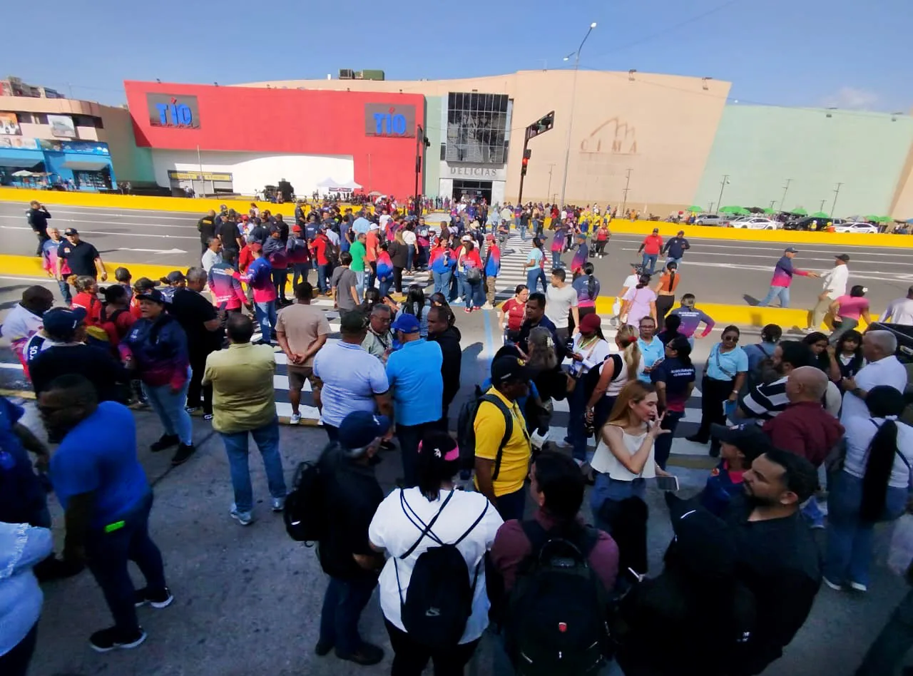 Paso peatonal entre Cima y Gran Bazar