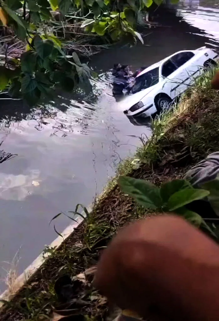 Tragedia en Guatire Vehículo cae al río Pacairigua