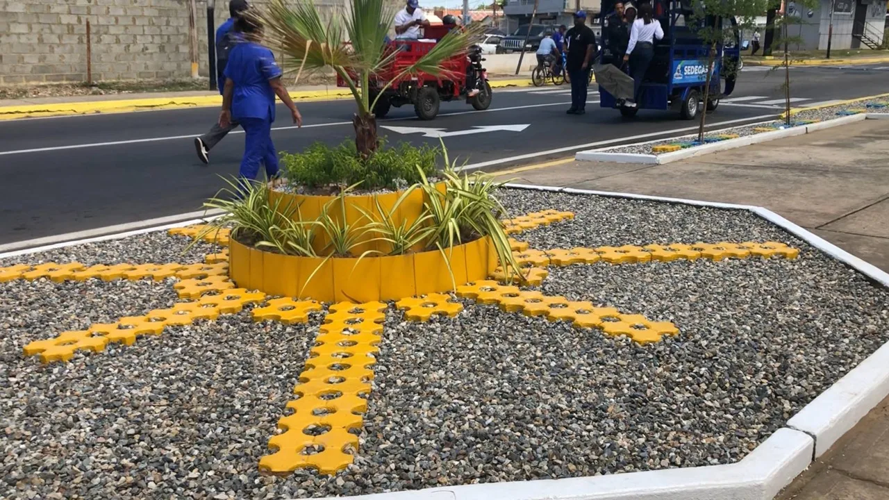 El alcalde del municipio Lagunillas, José Mosquera, inauguró este 17 de julio, los trabajos de rehabilitación integral de la avenida 34, ejecutados entre las carreteras "N", "L" y sus adyacencias,