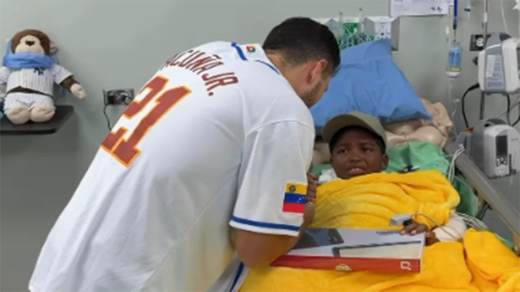 El motivador y conferencista Juan Pablo Dos Santos llevó a cabo un importante gesto de solidaridad dirigido a niños y adolescentes que sufrieron amputaciones tras ser rescatados de los escombros en diversas edificaciones de La Guaira, luego de los recientes sismos.