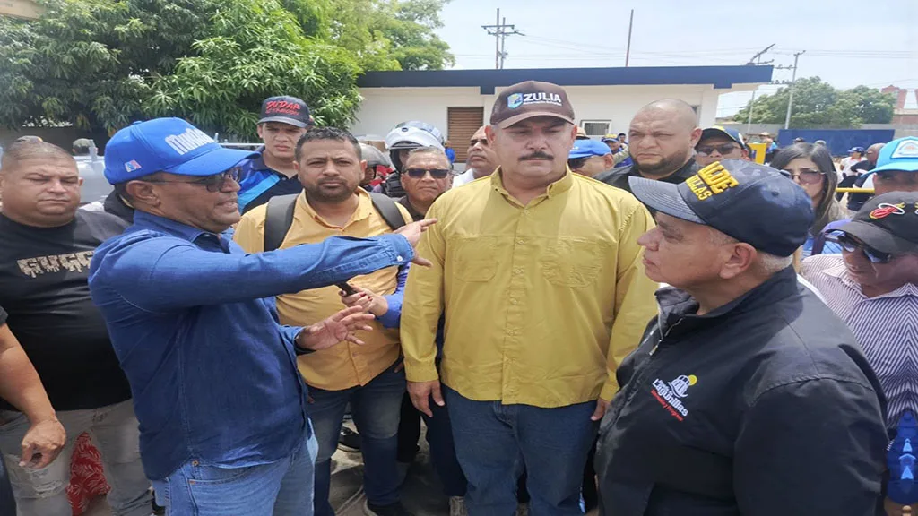 El Gobernador del estado Zulia, Luis Caldera, inspeccionó la Estación de Bombeo F-10, ubicada en el sector Las Morochas del municipio Lagunillas, donde anunció la ejecución de importantes avances dentro del Plan Rector de Aguas Servidas.