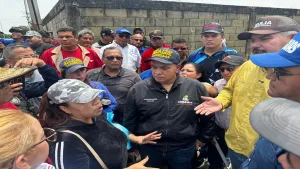 El Gobernador del estado Zulia, Luis Caldera, inspeccionó la Estación de Bombeo F-10, ubicada en el sector Las Morochas del municipio Lagunillas, donde anunció la ejecución de importantes avances dentro del Plan Rector de Aguas Servidas.