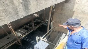 El Gobernador del estado Zulia, Luis Caldera, inspeccionó la Estación de Bombeo F-10, ubicada en el sector Las Morochas del municipio Lagunillas, donde anunció la ejecución de importantes avances dentro del Plan Rector de Aguas Servidas.