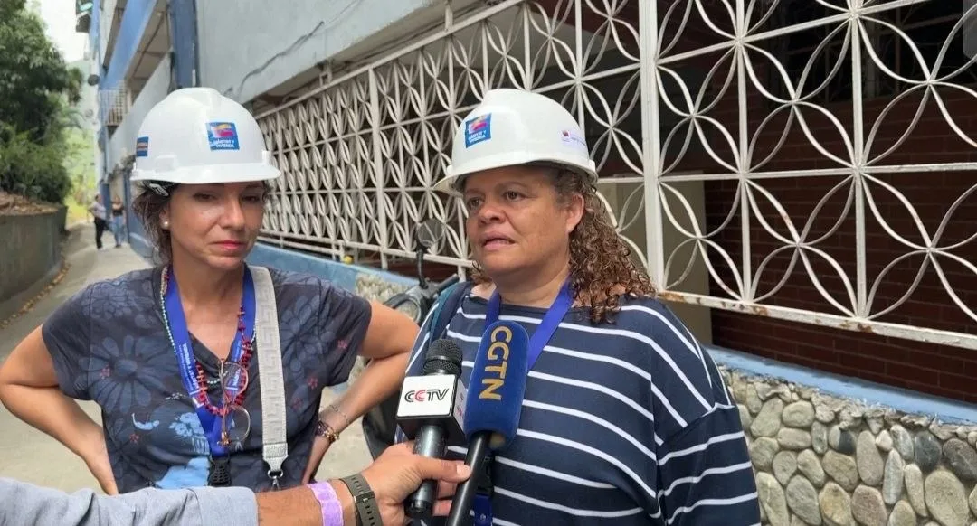 Gobierno de Venezuela inspeccionan vivienda tras fuertes sismos en La Guaira